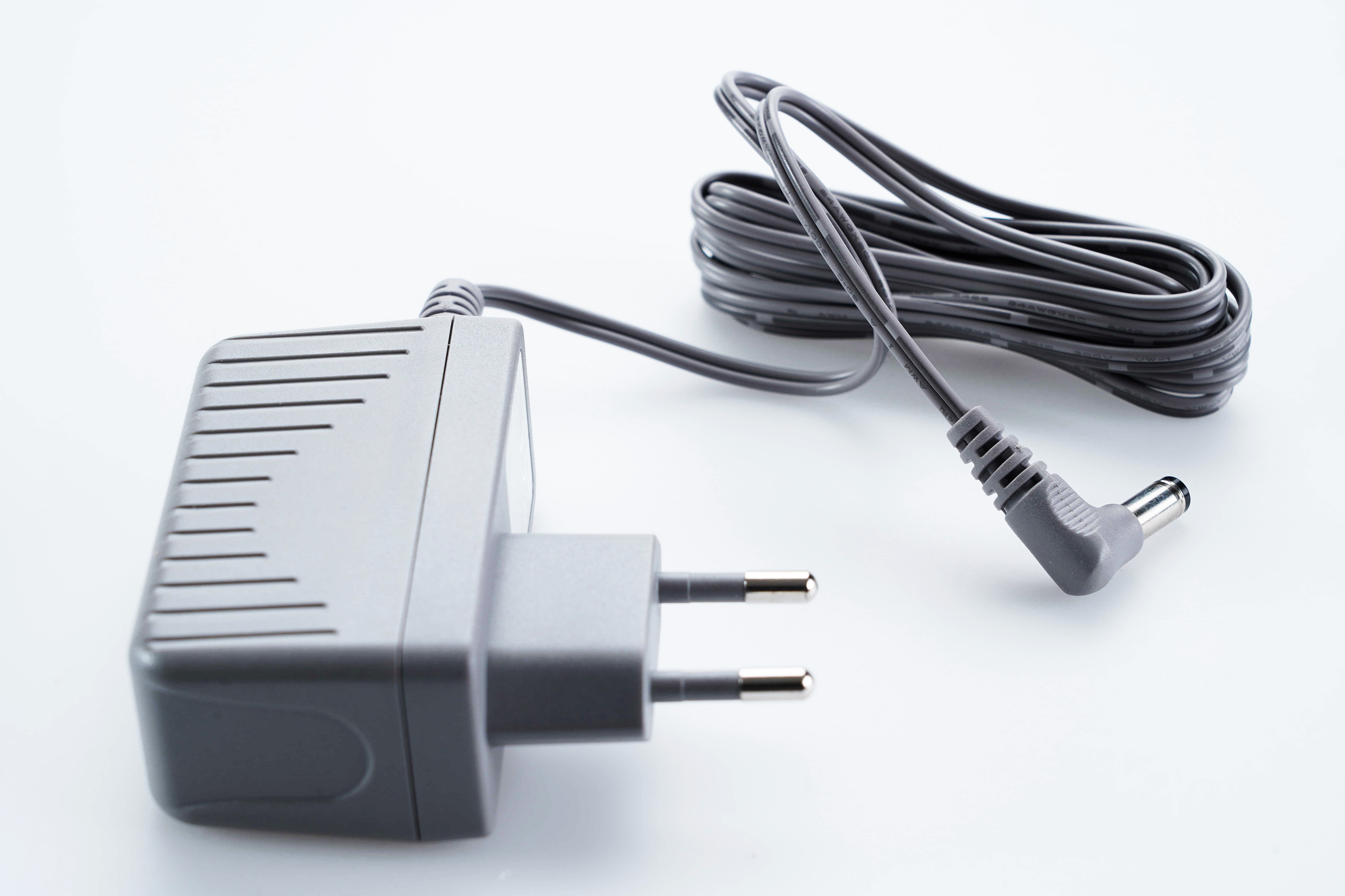 Electrolux chargeur 13.5v 4055421046 pour aspirateur electrolux opi2