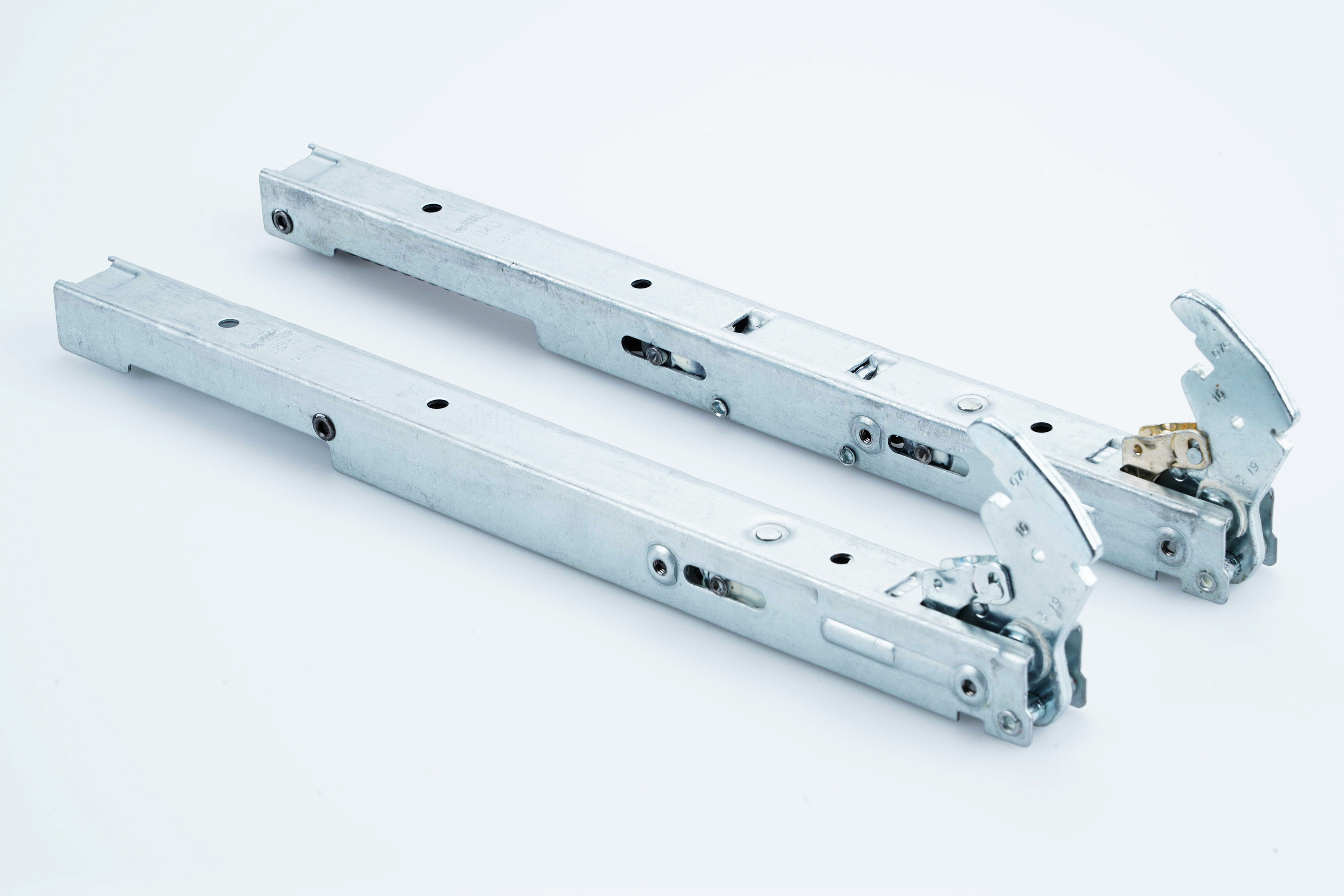 Sauter kit de charniere (x2) as0069673 pour four - cuisiniere sop5582w