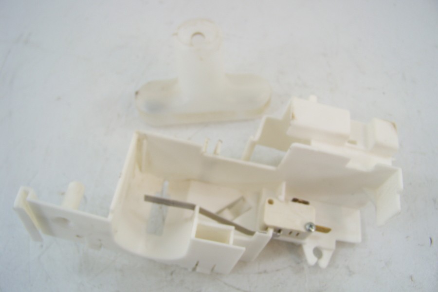Aeg support microrupteur flotteur 3705243008 pour sèche-linge aeg adc66150w 91609624700