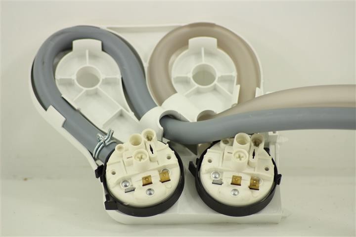 Electrolux pressostat niveau65/45 1526370026 pour lave-vaisselle electrolux fdf308 91151503802